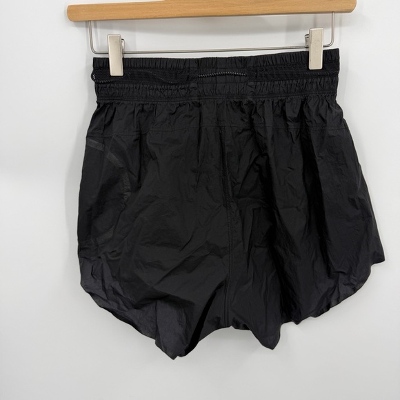 Lululemon Women's 4 black Step Out High-Rise Short 3" - Picture 3 of 9